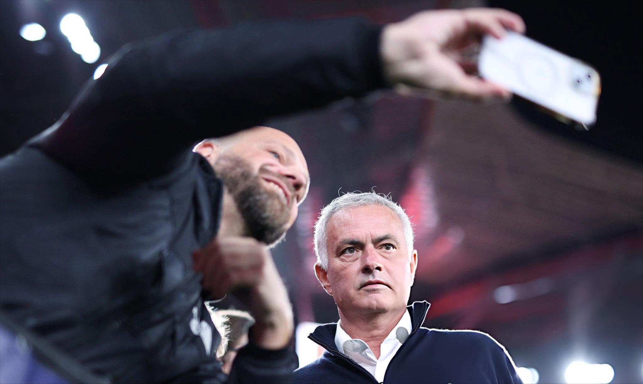 一站式专业博彩平台推荐-关于从曼联引发争议到赛后欧冠传出新动向，本菲卡今晨调整名单的信息